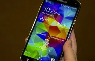 The smartphone Samsung Galaxy S5 has the best screen